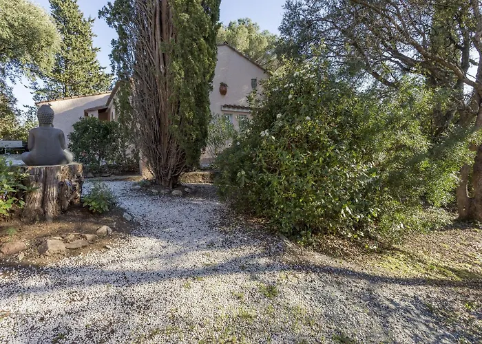 In With Private Pool & Nearby Villa Fréjus