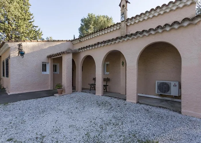 In With Private Pool & Nearby