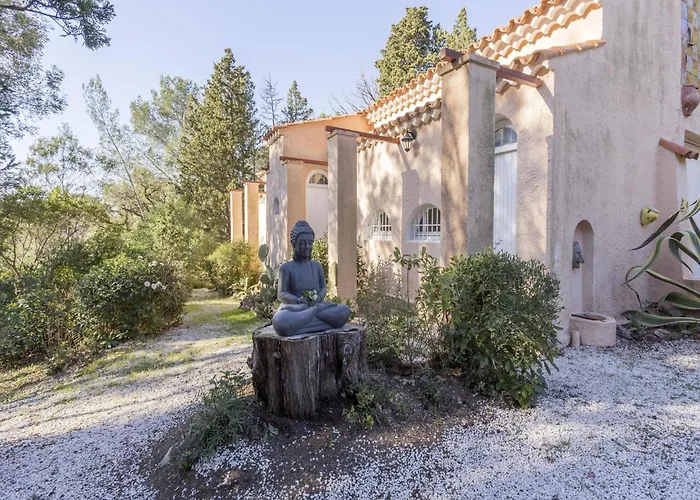 In With Private Pool & Nearby Villa